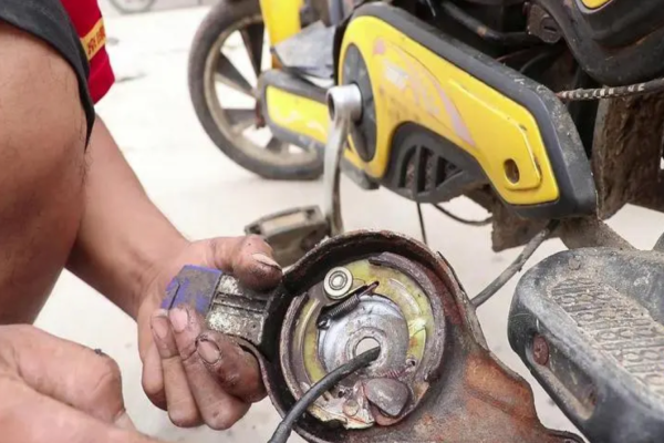 七台河市电动车刹车故障